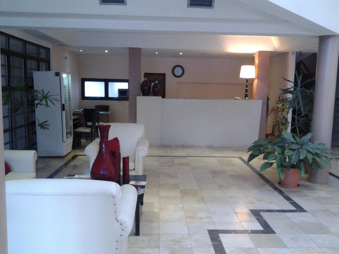 Hotel Lazaro 梅塞德斯镇 外观 照片